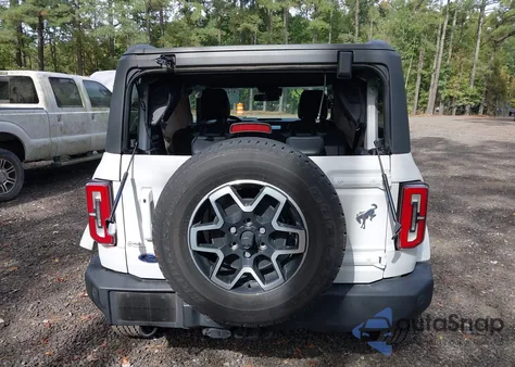 2023 Ford Bronco Outer Banks z USA, uszkodzony, nr VIN 1FMDE5AP1PLA95197